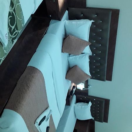 Hotel Golden Hayyath Inn Мумбаї Екстер'єр фото