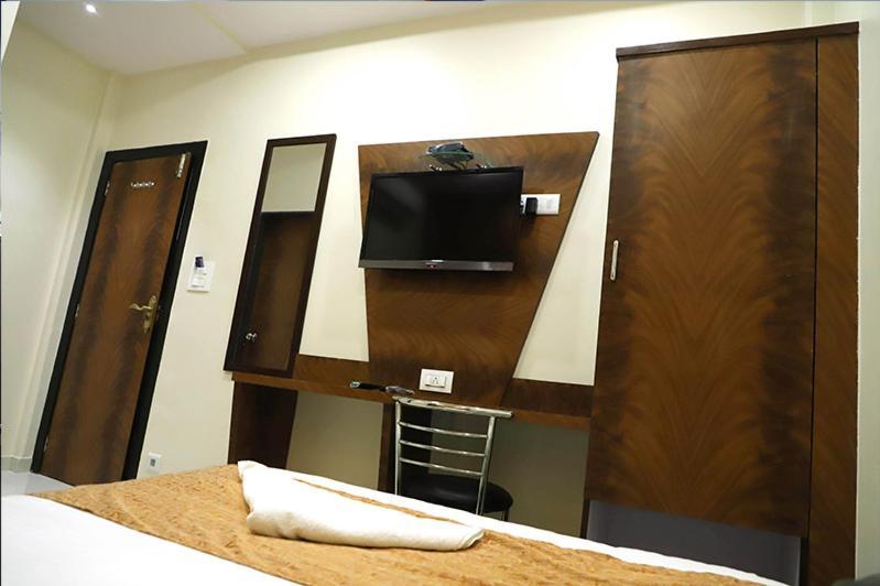 Hotel Golden Hayyath Inn Мумбаї Екстер'єр фото