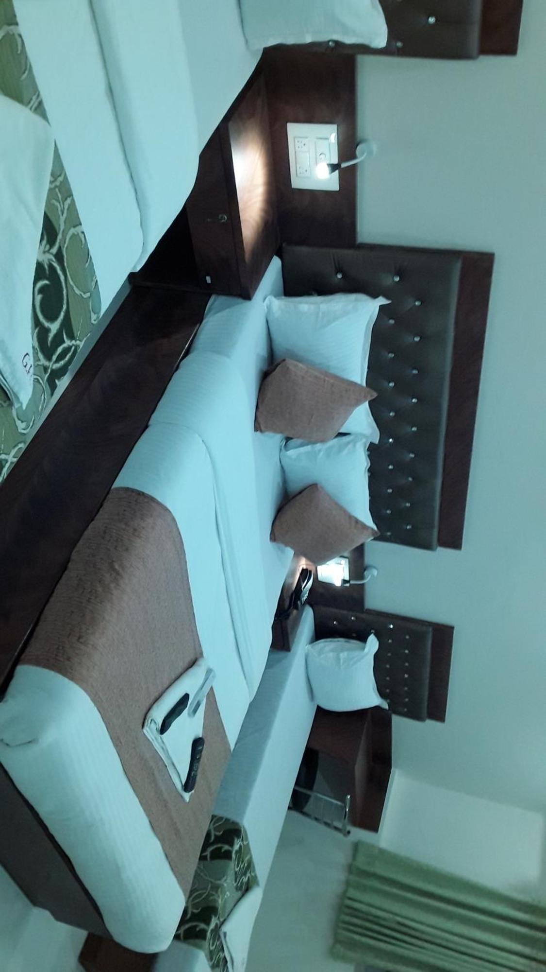 Hotel Golden Hayyath Inn Мумбаї Екстер'єр фото