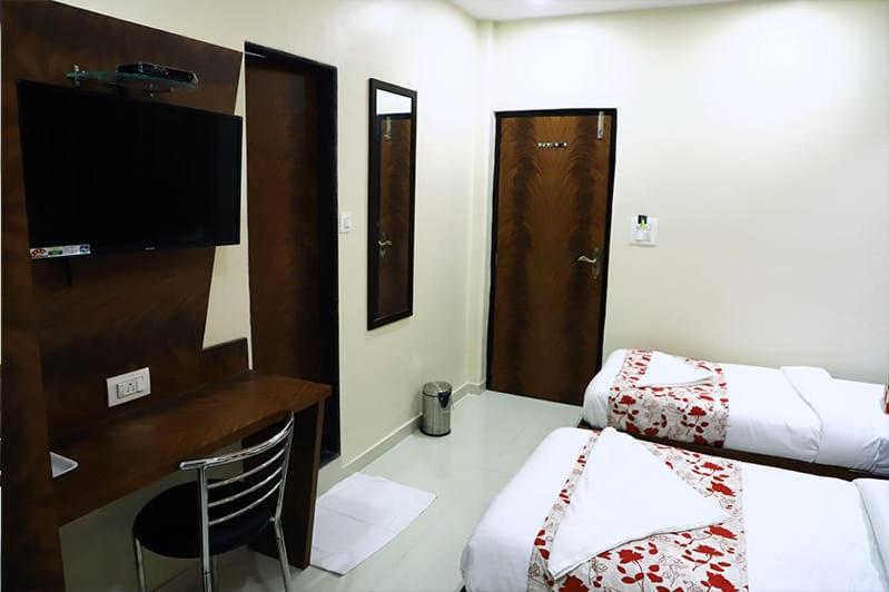 Hotel Golden Hayyath Inn Мумбаї Екстер'єр фото