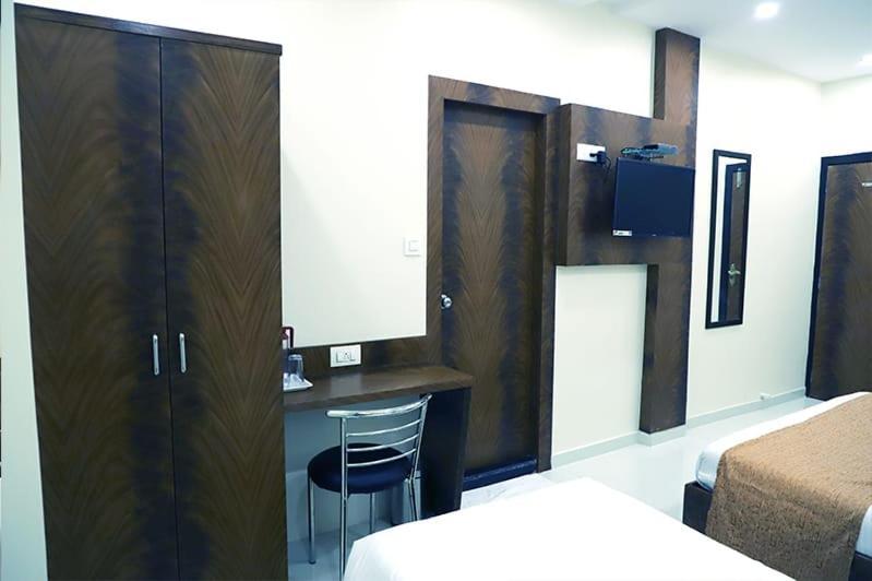 Hotel Golden Hayyath Inn Мумбаї Екстер'єр фото