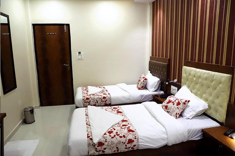 Hotel Golden Hayyath Inn Мумбаї Екстер'єр фото