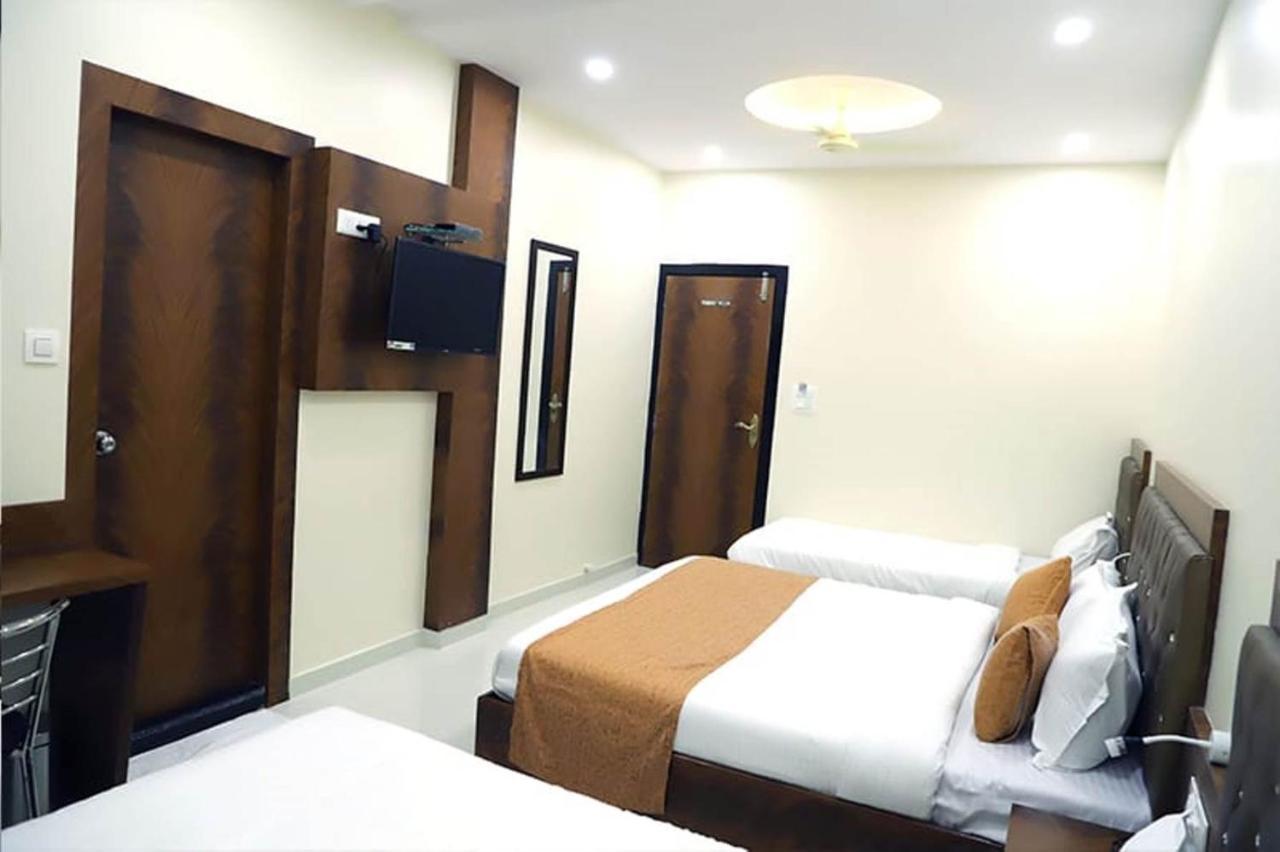 Hotel Golden Hayyath Inn Мумбаї Екстер'єр фото